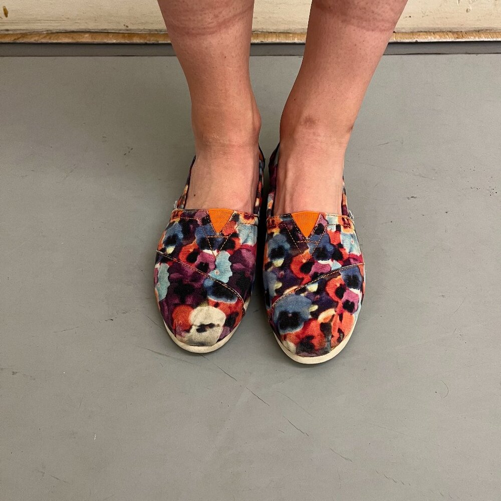 Tom's flats well worn used 6.5 Floral Woman's shoes